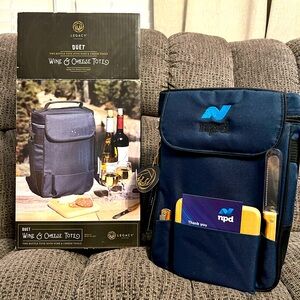 Legacy Duet wine & Cheese tote - navy (NWT / NIB)